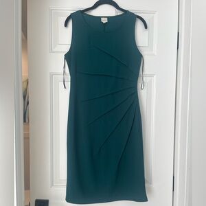 Kaileigh Dress in Green 
Size small